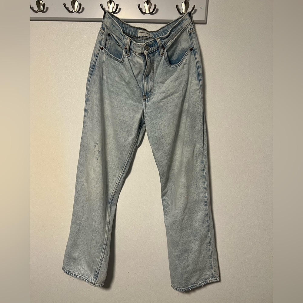 Abercrombie & Fitch Women’s “The Loose High Rise” light denim jeans